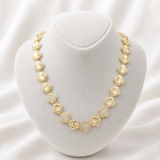 Choker Yonca Motifli Kolye - Mikro Taş Detaylı, 14K Altın Kaplama